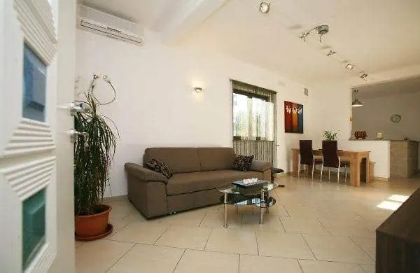 Apartment With Pool Adria Marčana