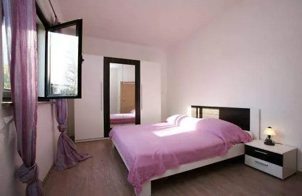 Apartment With Pool Adria Marčana Croácia
