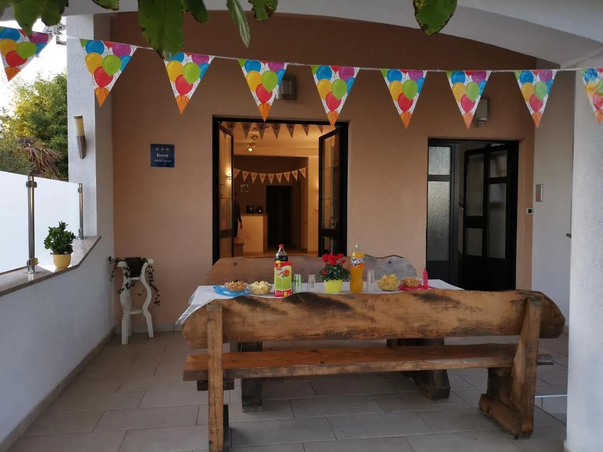 Apartment With Pool Adria Marčana