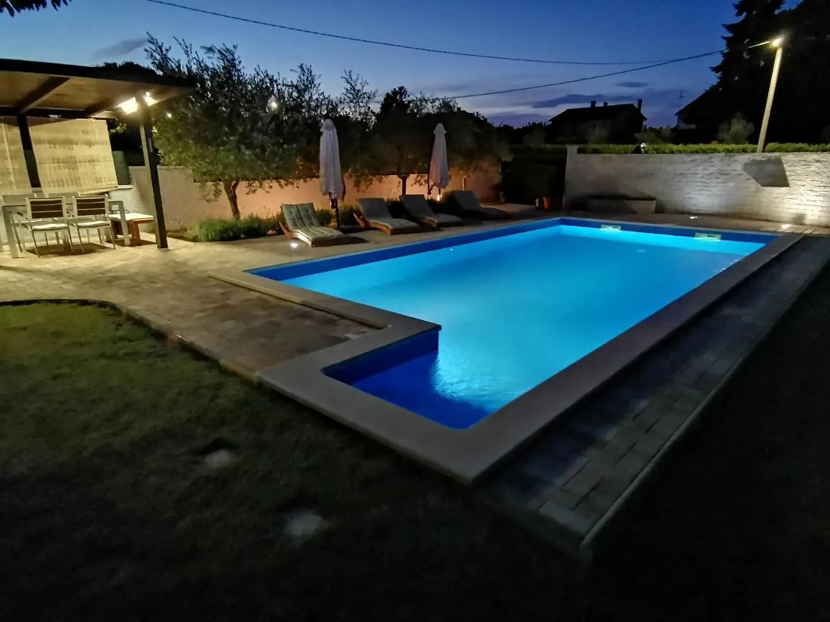 Apartment With Pool Adria Marčana